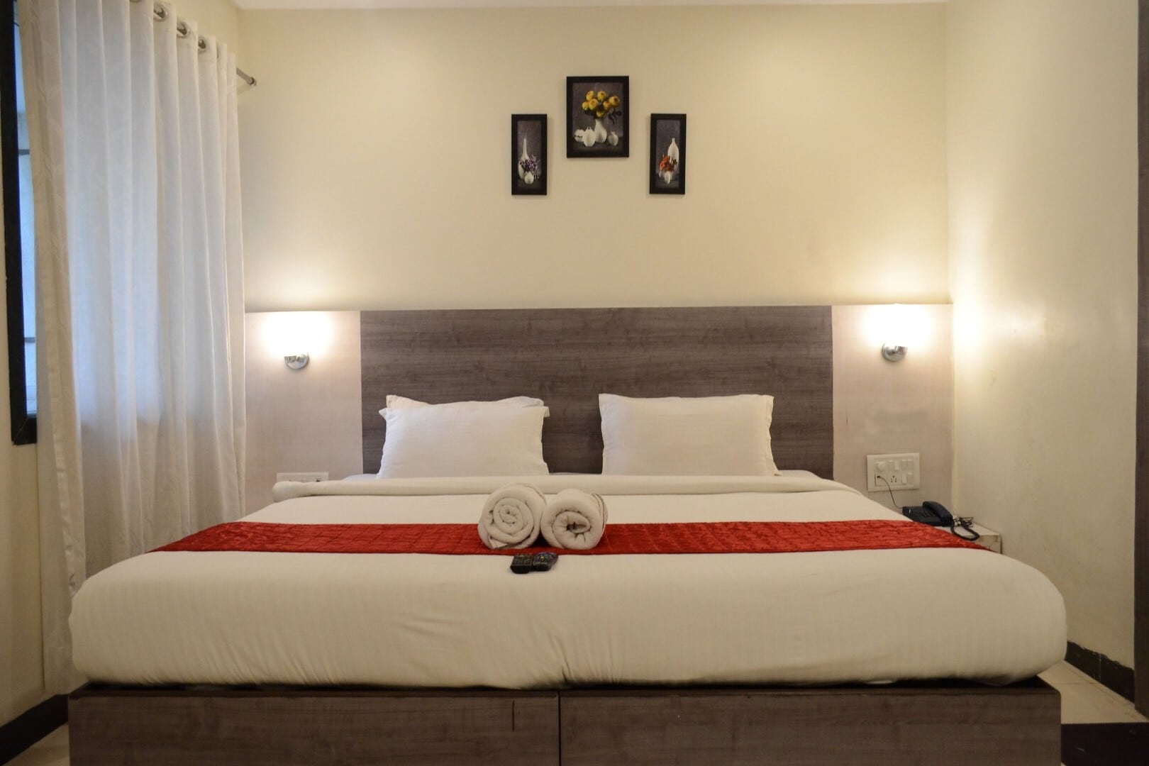 Baramati Stays | Rooms & Caretaker - Tap to explore photos