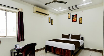 Super OYO Hotel O Benz Circle Vijayawada Room Type - Classic