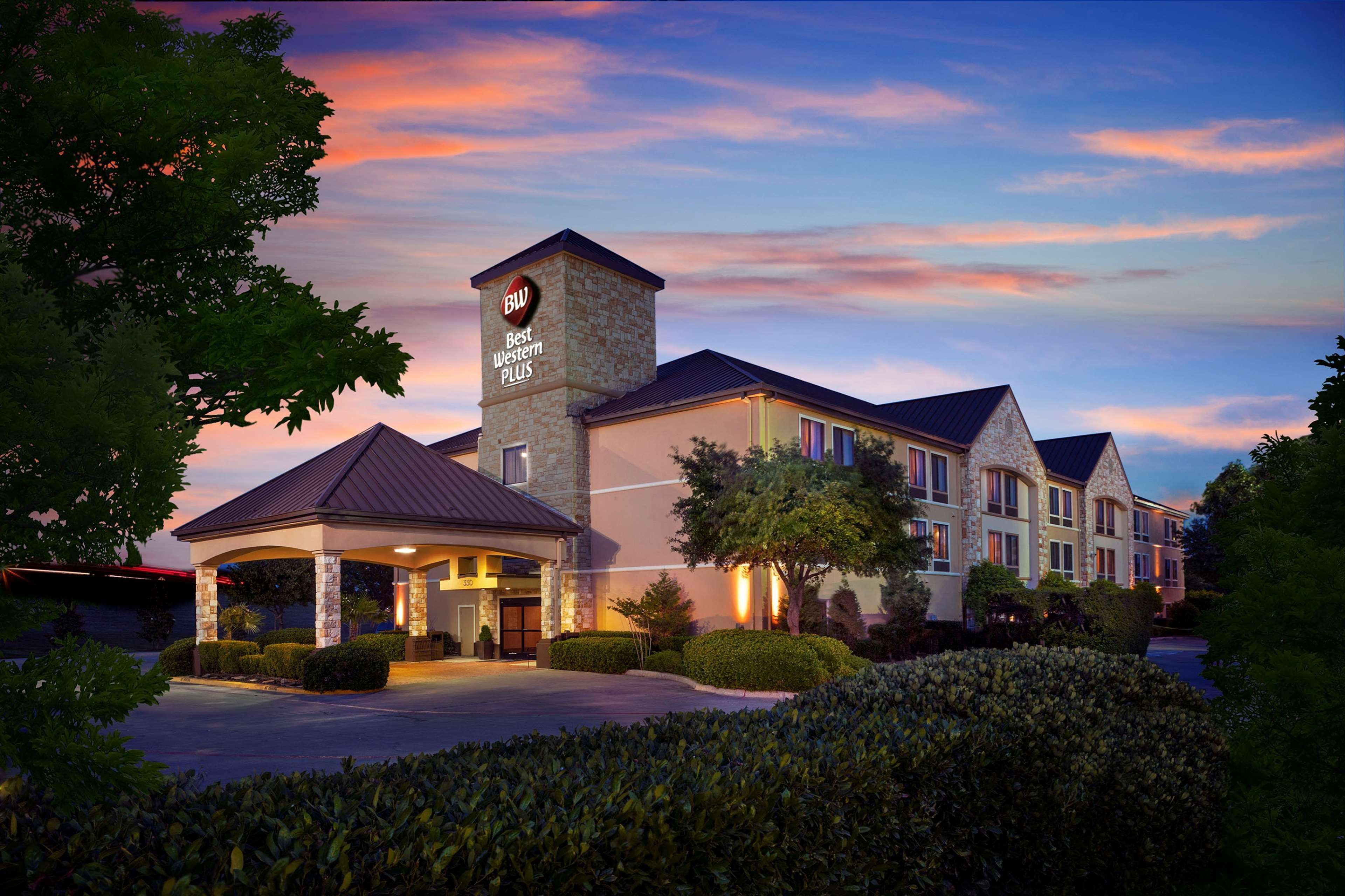Best Western Plus Lewisville/Coppell - Tap to explore photos