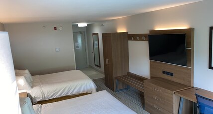 Holiday Inn Express Hotel & Suites Weston Room Type - 2 Queen Beds Standard