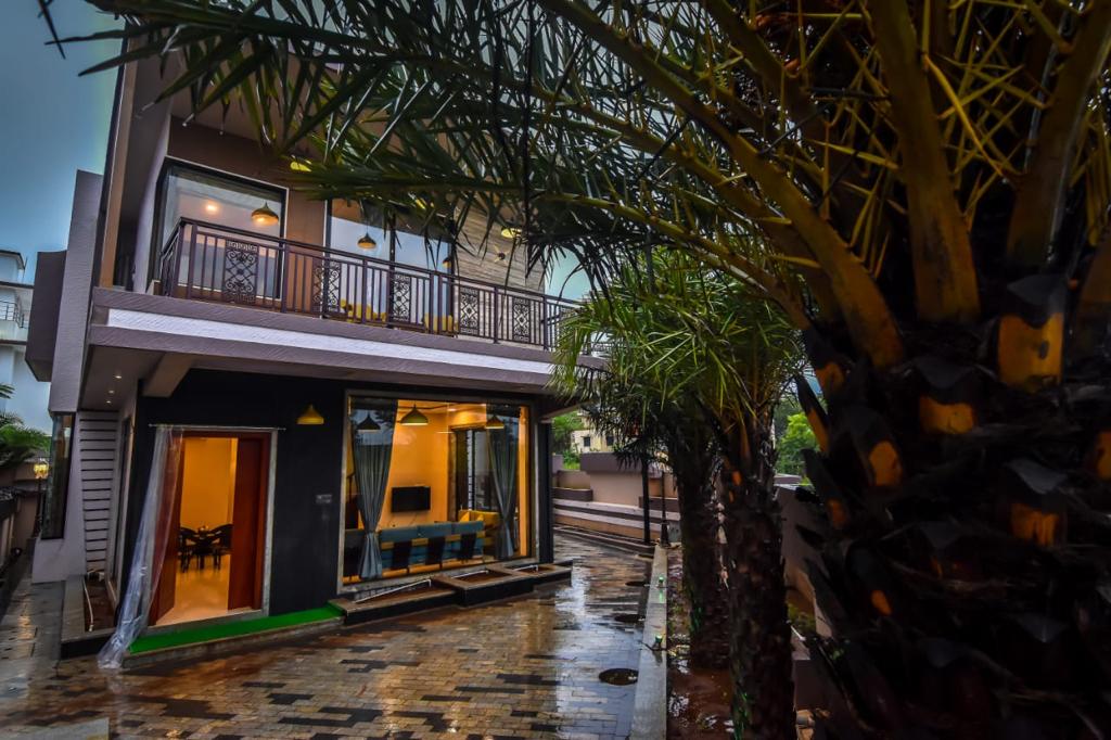 Golden Topaz 5BHK Villa in Lonavala - Tap to explore photos