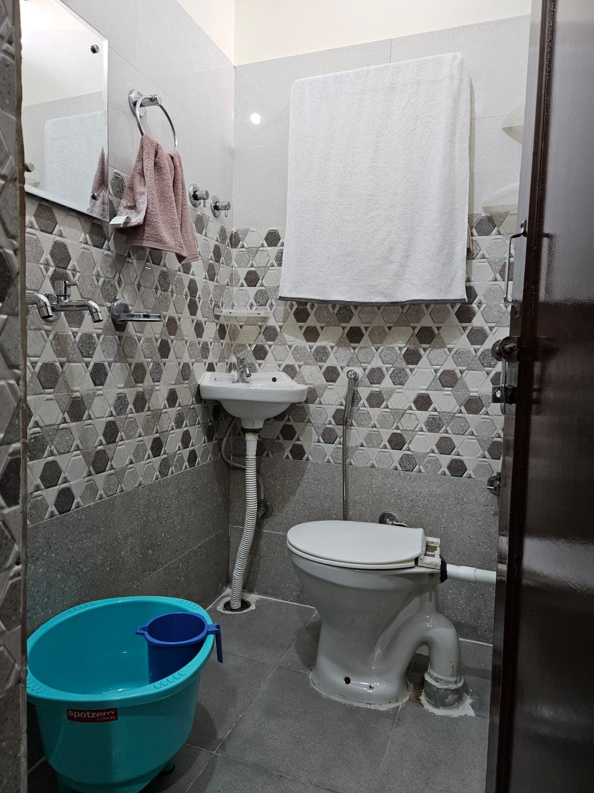 Tushar Guest House - Tap to explore photos