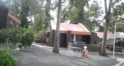 Kailas Hotel Room Type - AC Twin bed cottage