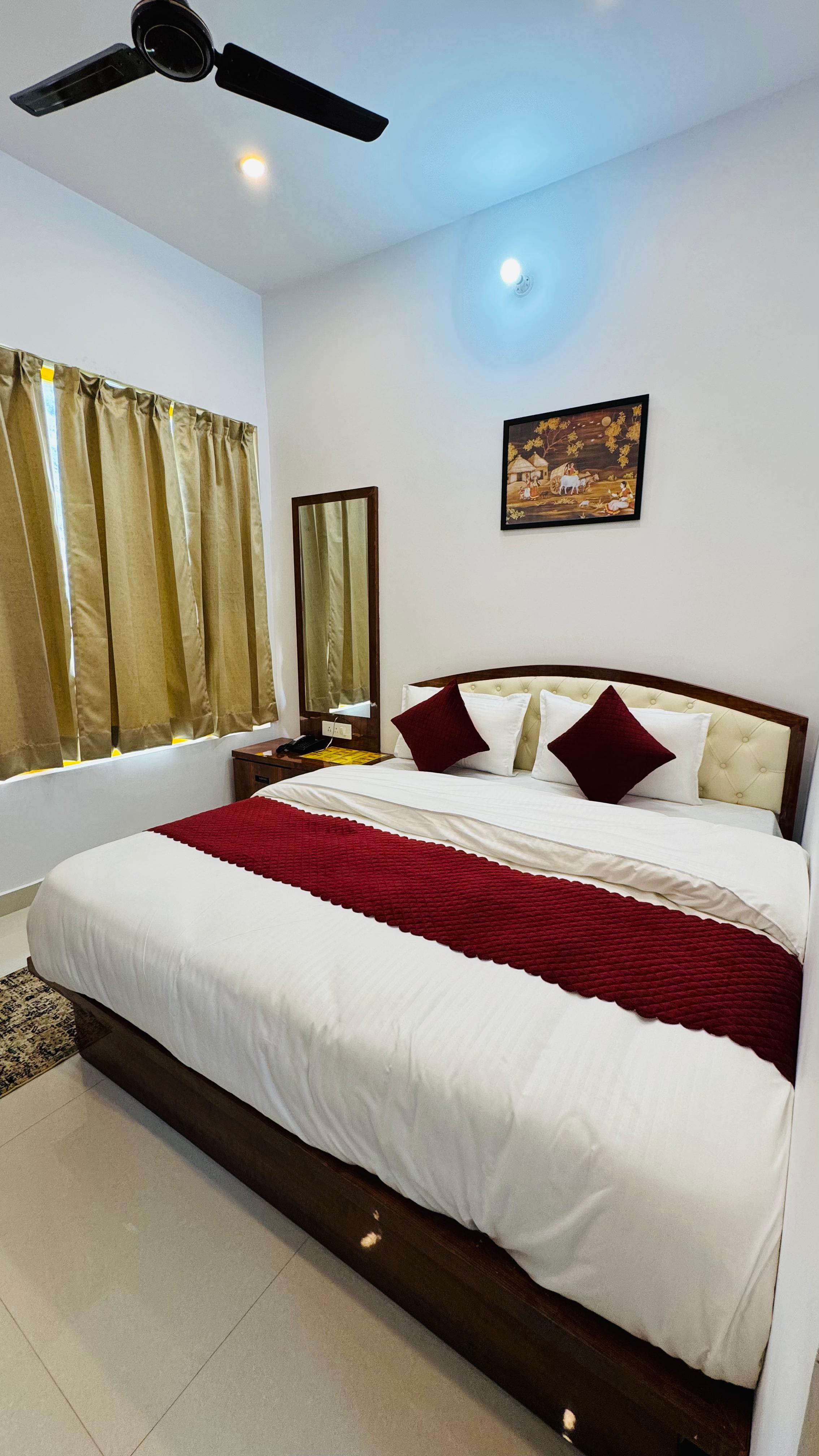 Hotel Shri Hari - Tap to explore photos