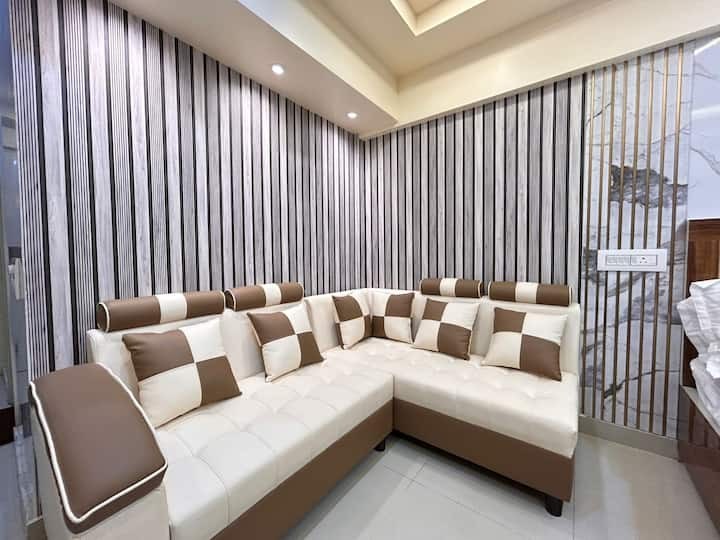 Luxury Studio near Airport with pool & Gym - Tap to explore photos