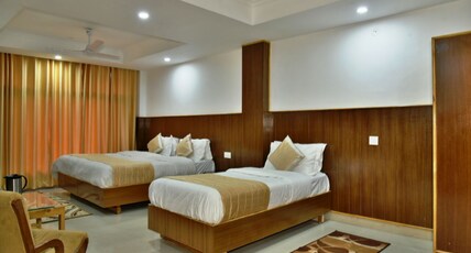 Hotel Akash - Luxury Hotel In McLeodganj Room Type - Standard Triple Room