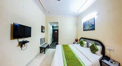Hotel Silver Arc Room Type - Deluxe Room Hotel Silver Arc Room Type - Deluxe Room