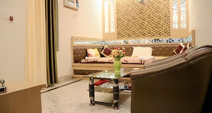Taj Sqaure Homestay Room Type - Family Super And Luxury Room