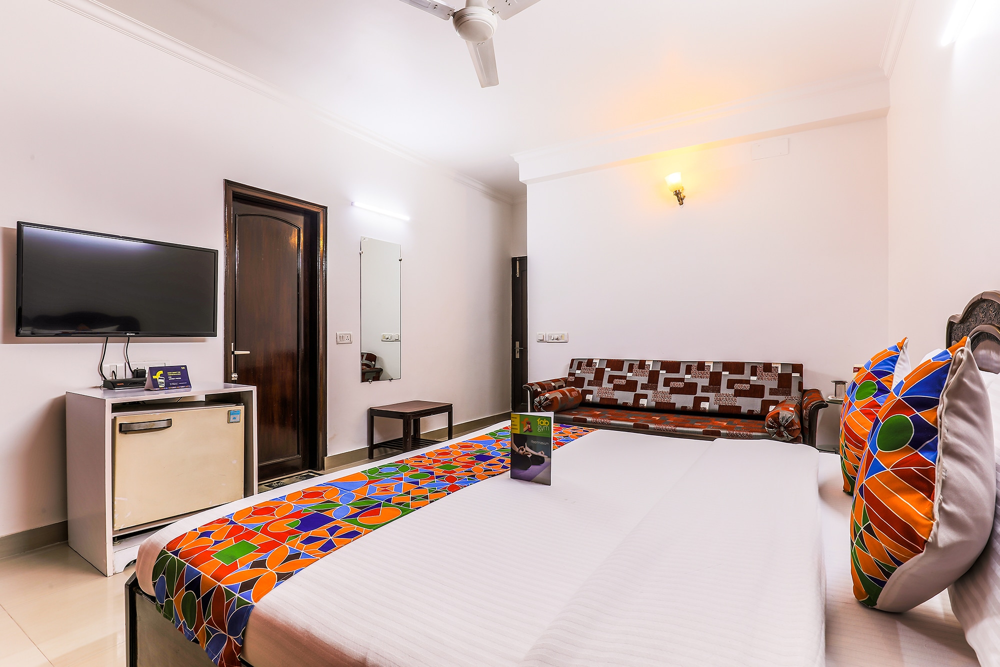 Via Hemkunt Mansion - Nr Noida Sector-15 Metro - Tap to explore photos