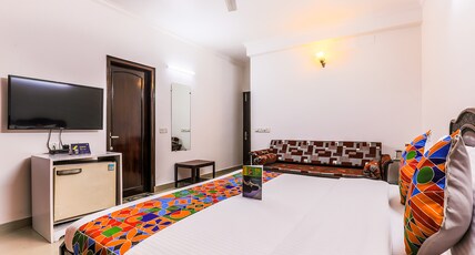 Via Hemkunt Mansion - Nr Noida Sector-15 Metro Room Type - Premium Room