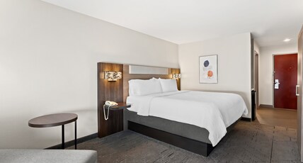 Holiday Inn Express Hotel & Suites Perry, an IHG Hotel Room Type - 1 King Bed Standard