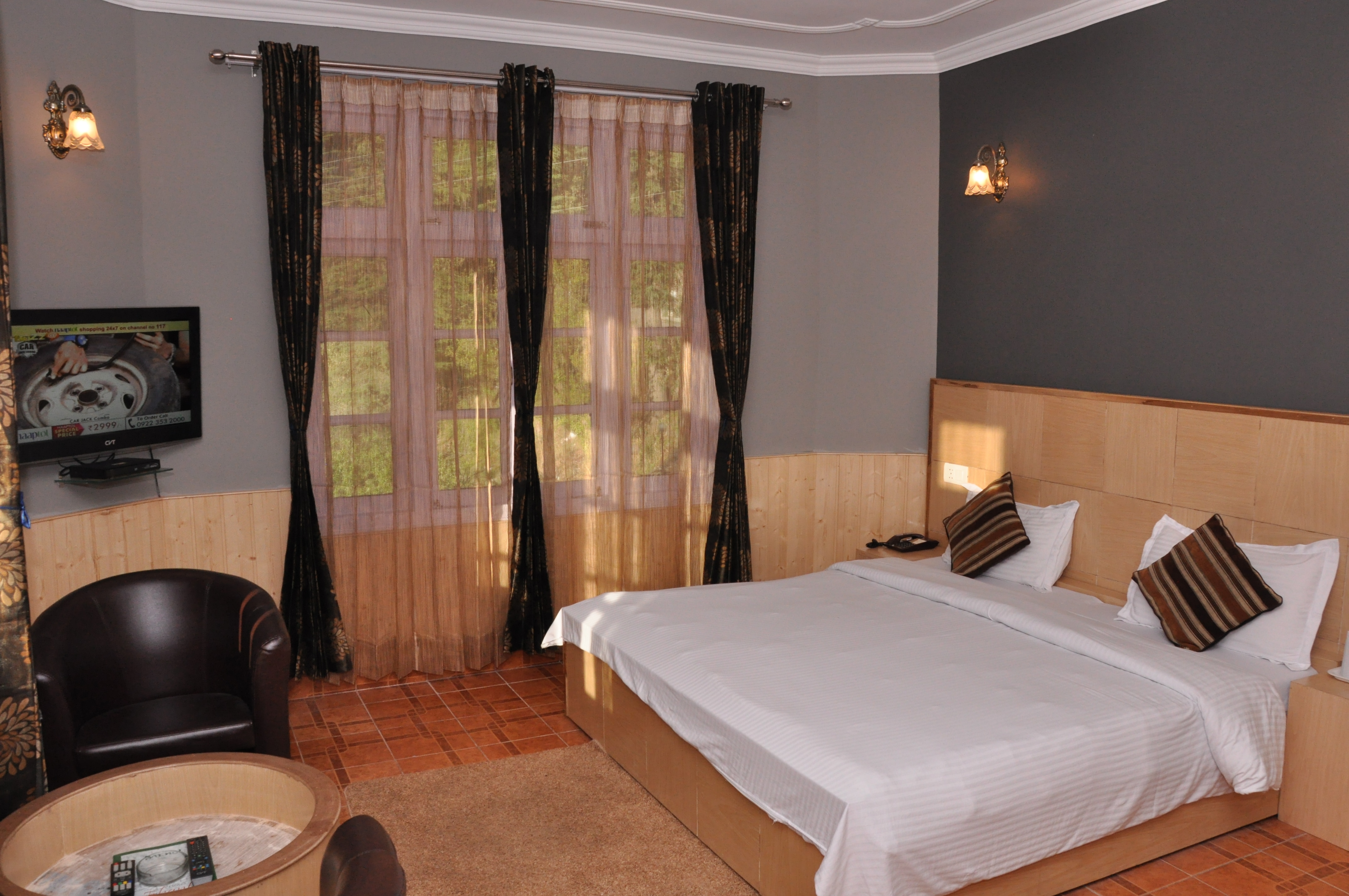 Hotel Ekant - Tap to explore photos