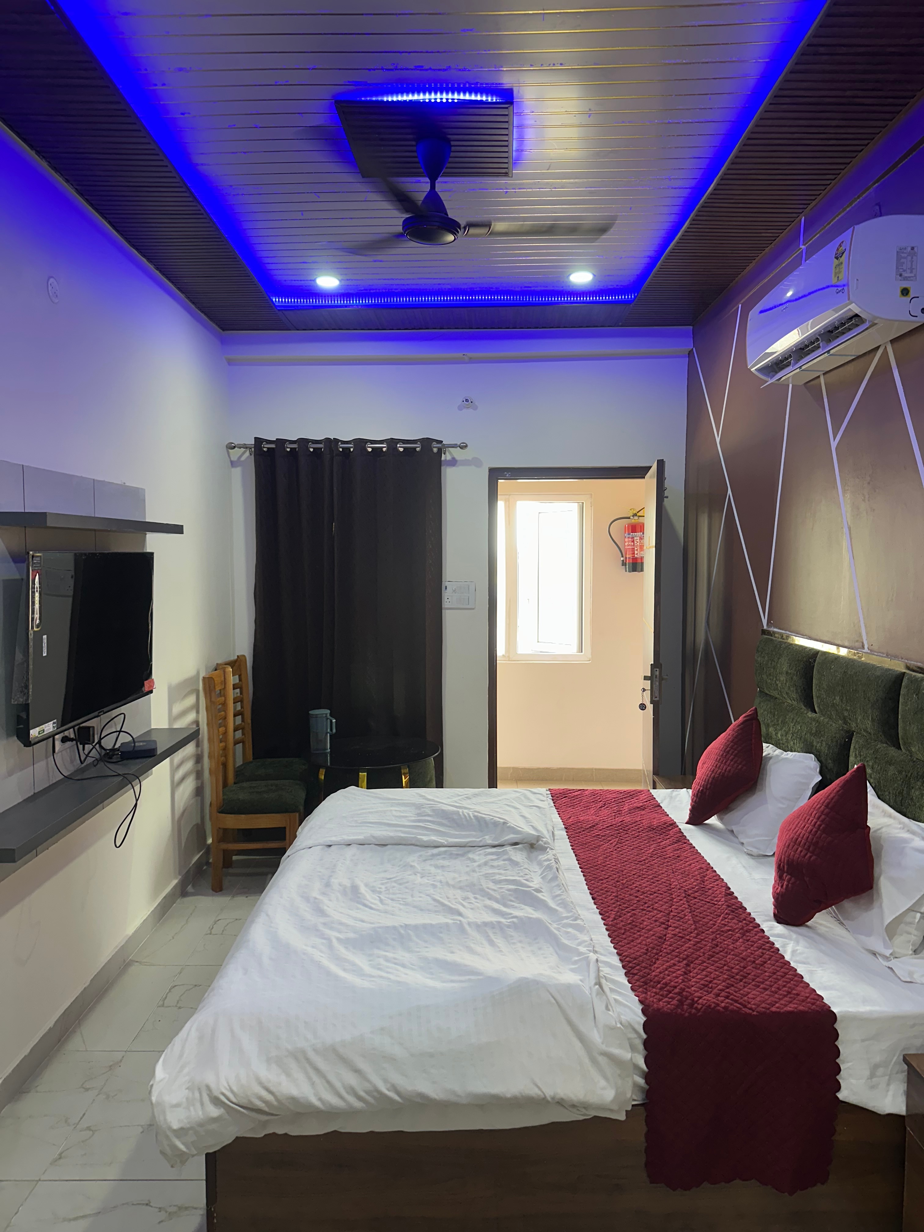 Shree Shyam guest house Kankhal - Tap to explore photos