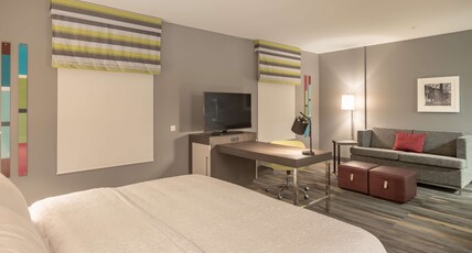 Hampton Inn and Suites Dallas/Plano Central Room Type - KNG STUDIO MIC FRIDG WTBR