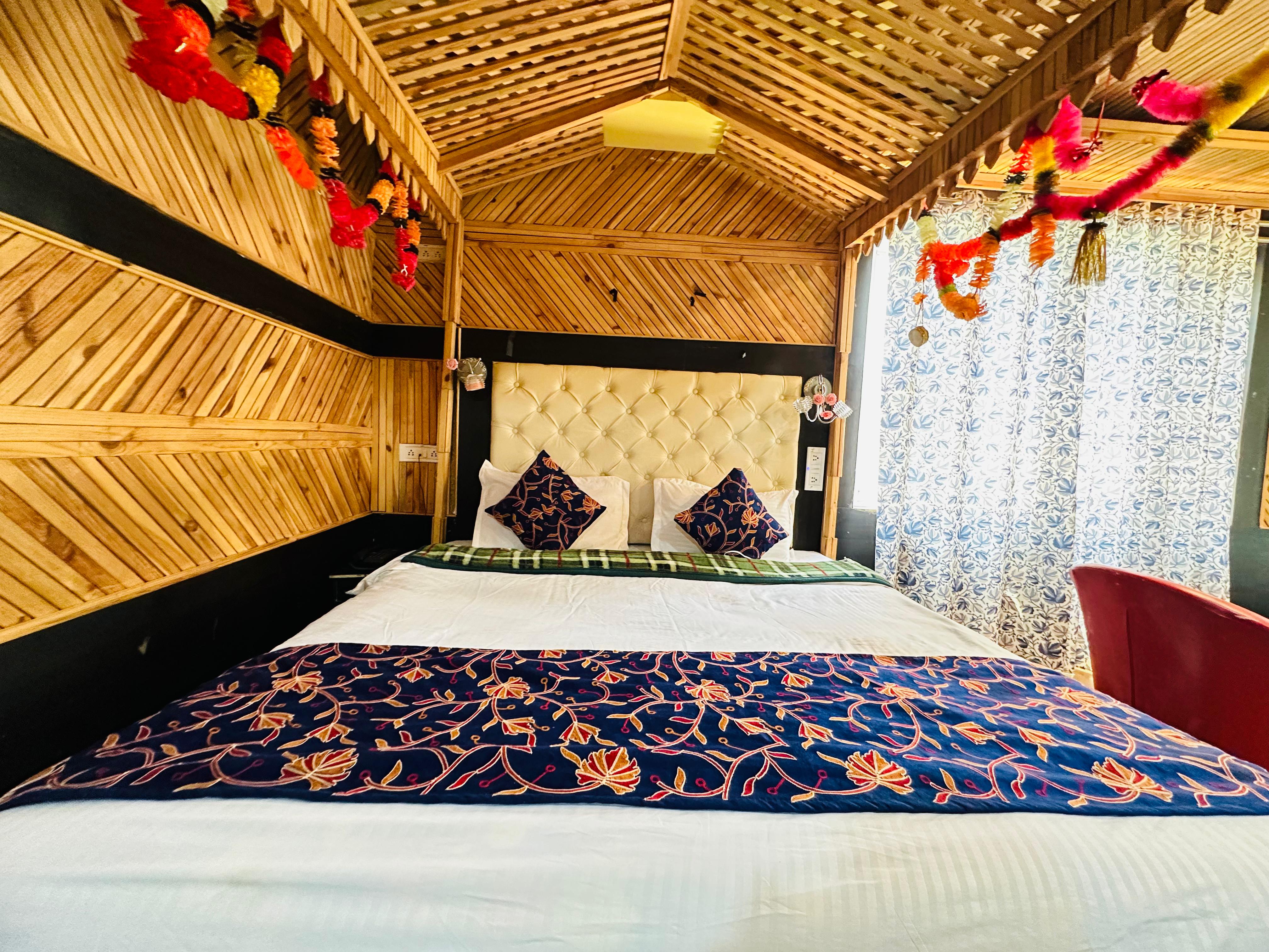 Hotel The Flying Bird - Tap to explore photos