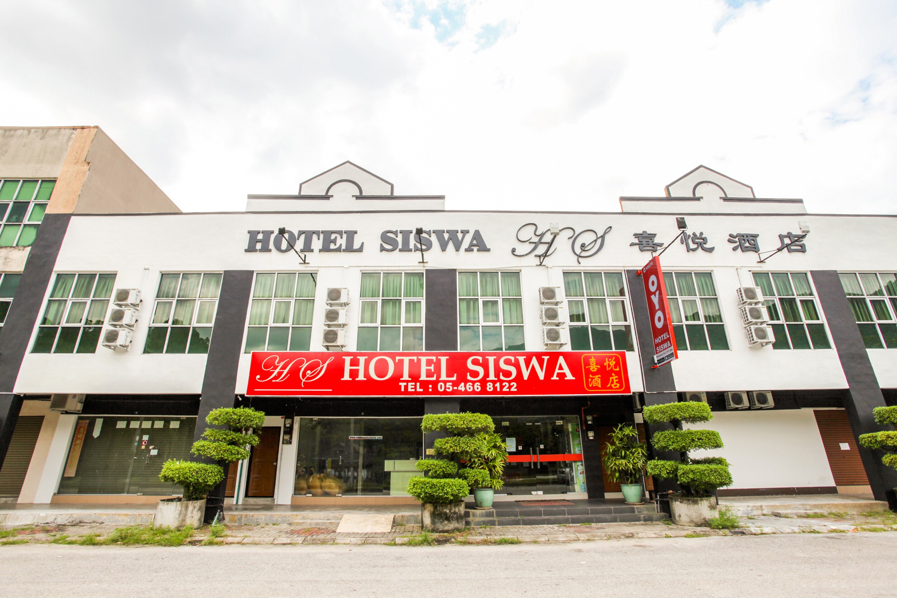 OYO 89539 Hotel Siswa - Tap to explore photos