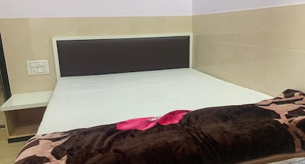 Hotel Tanishq Room Type - Deluxe Room