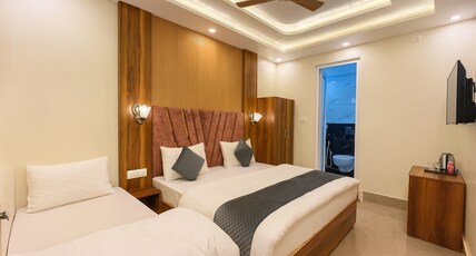 Hotel Grand Safari Room Type - Deluxe Triple Room
