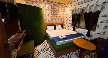 Plush Hotels Room Type - Deluxe Room