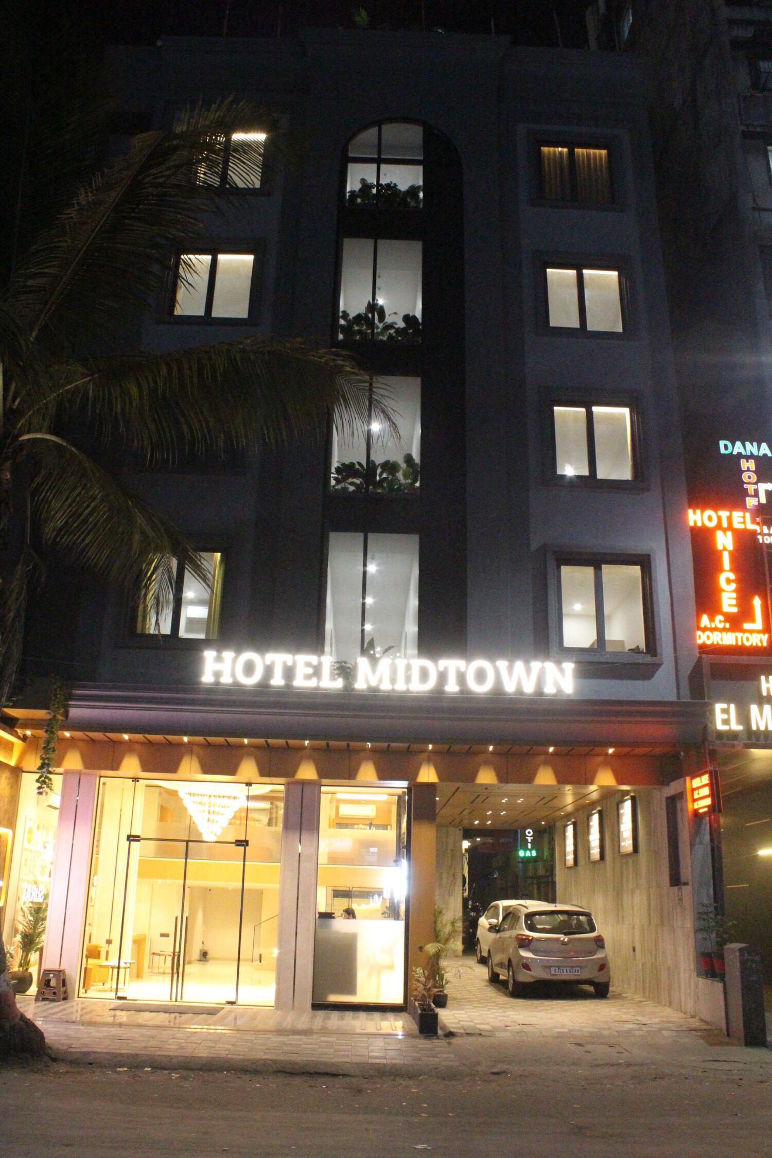 Hotel Midtown - Tap to explore photos