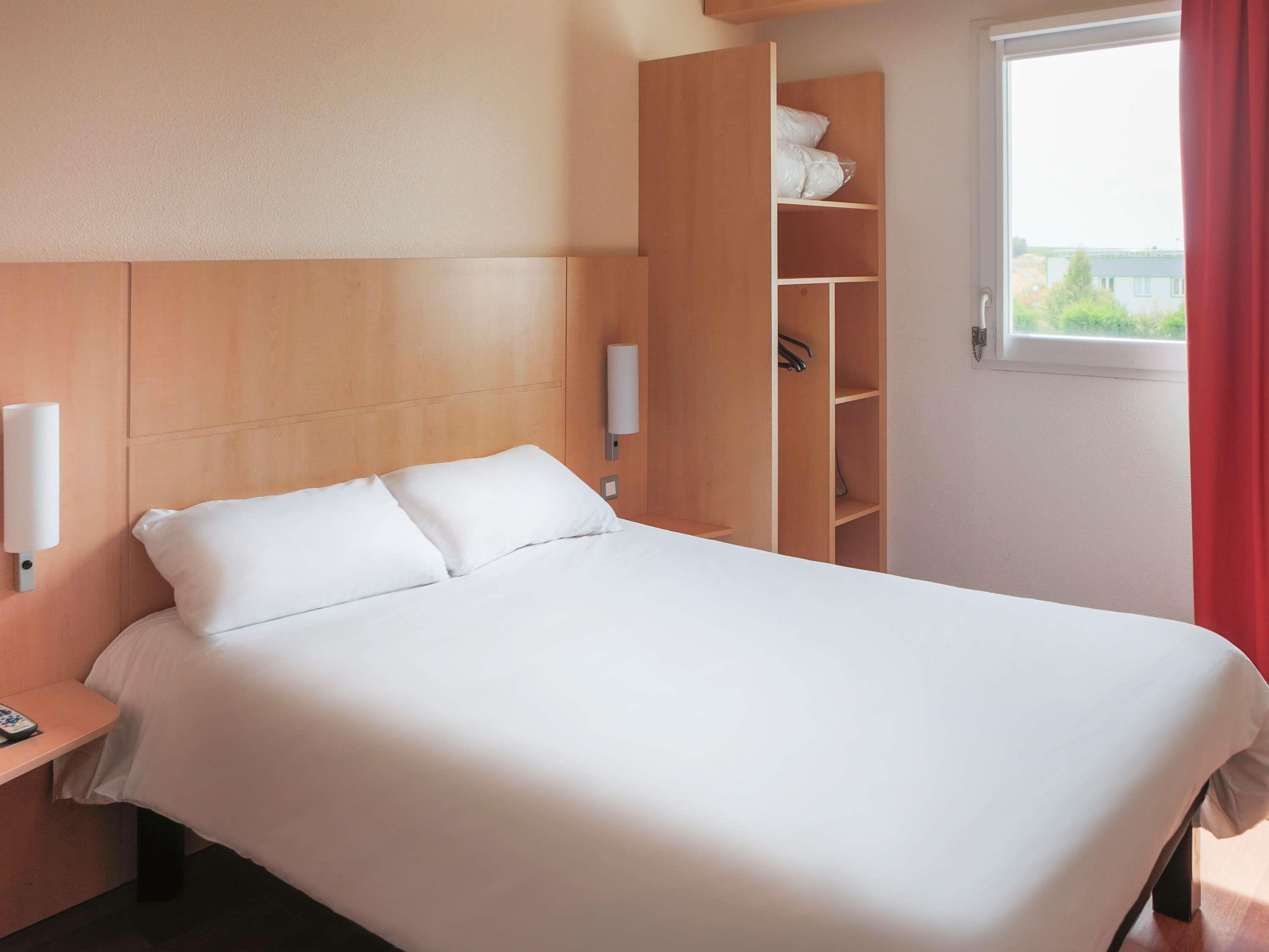 Ibis Albert Pays de Somme - Tap to explore photos