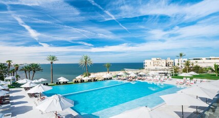 Crowne Plaza MUSCAT Room Type - 1 King 1 Bed Room Suite with Dining Area