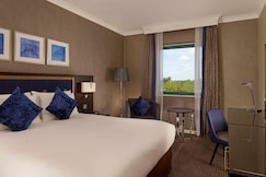 DoubleTree by Hilton Woking