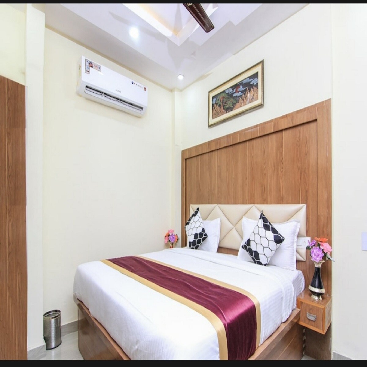 Hotel Khalsa Inn, Lucknow - Tap to explore photos
