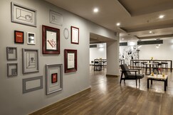 Townhouse Hotel Spotlight