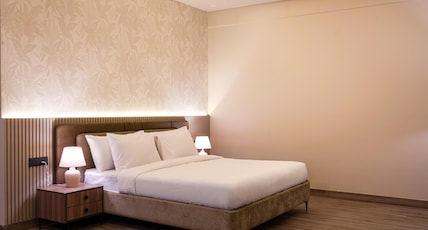 Mansions by HomeSlice Room Type - Deluxe Room