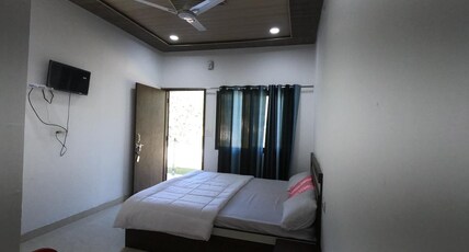 Shersi Heights Resort - 100 Mtrs From Himalayan Helipad Room Type - Deluxe Double Bedroom