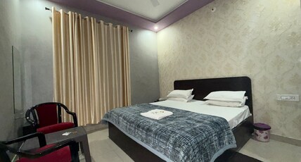 MANISH HOTEL AND RESTAURANT Room Type - Deluxe room