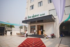 Hotel The Alpine, Aligarh