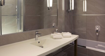 Mercure Beaune Centre Room Type - Suite - 1 double bed and 1 double sofa bed Mercure Beaune Centre Room Type - Suite - 1 double bed and 1 double sofa bed