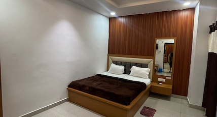 Hotel Shri Sudama Room Type - Luxury Room (NON-AC) Hotel Shri Sudama Room Type - Luxury Room (NON-AC)
