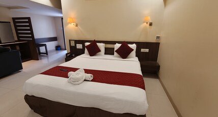HOTEL YASH GRAND Room Type - Super Deluxe Room with Bathtub