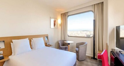 Novotel Paris Centre Tour Eiffel Room Type - Classic Room - 1 queen-size bed