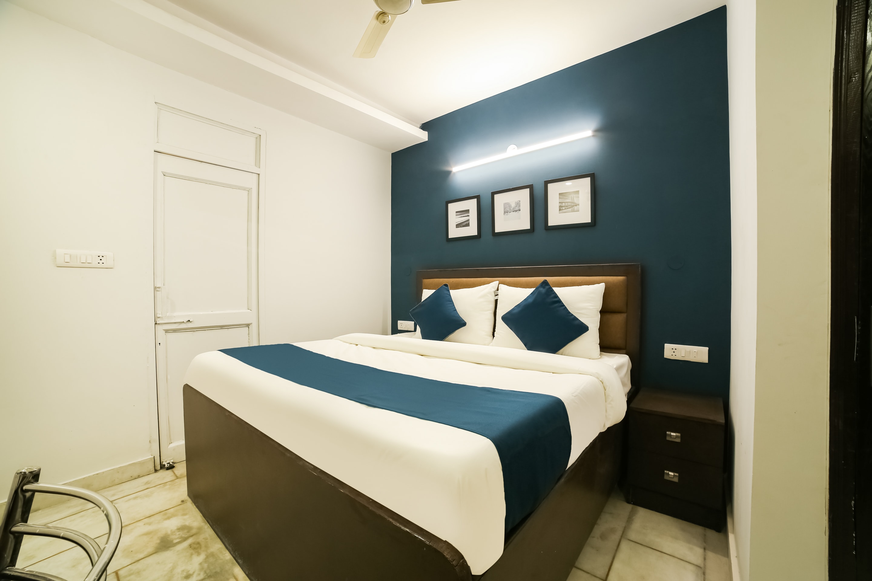 OYO Hotel 60498 O Royal Discovery - Tap to explore photos