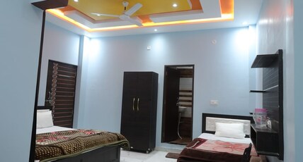 New Kaka Palace Room Type - Standard 2 Single & 1 Double Bedroom