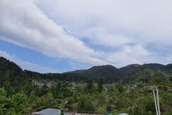 Bhagsu Home Stay | Valley-view Rooms