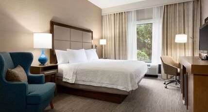 Hampton Inn Long Island-Brookhaven Room Type - 1 KING MOB HEAR ACC RIS
