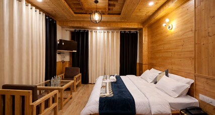Mountain Route Cottages Room Type - Deluxe Room with Balcony and Mountain View