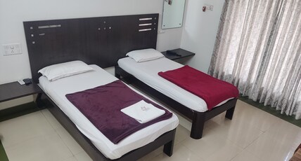 Hotel Pearl Room Type - Deluxe AC Twin Bed Room