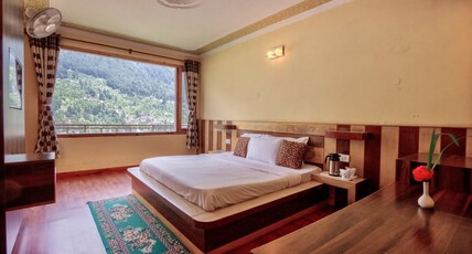 Hotel Glacier Resort Room Type - Royal Super Deluxe with Bathtub