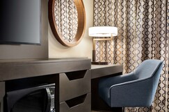 Hampton Inn & Suites Kansas City Downtown Crossroads, MO