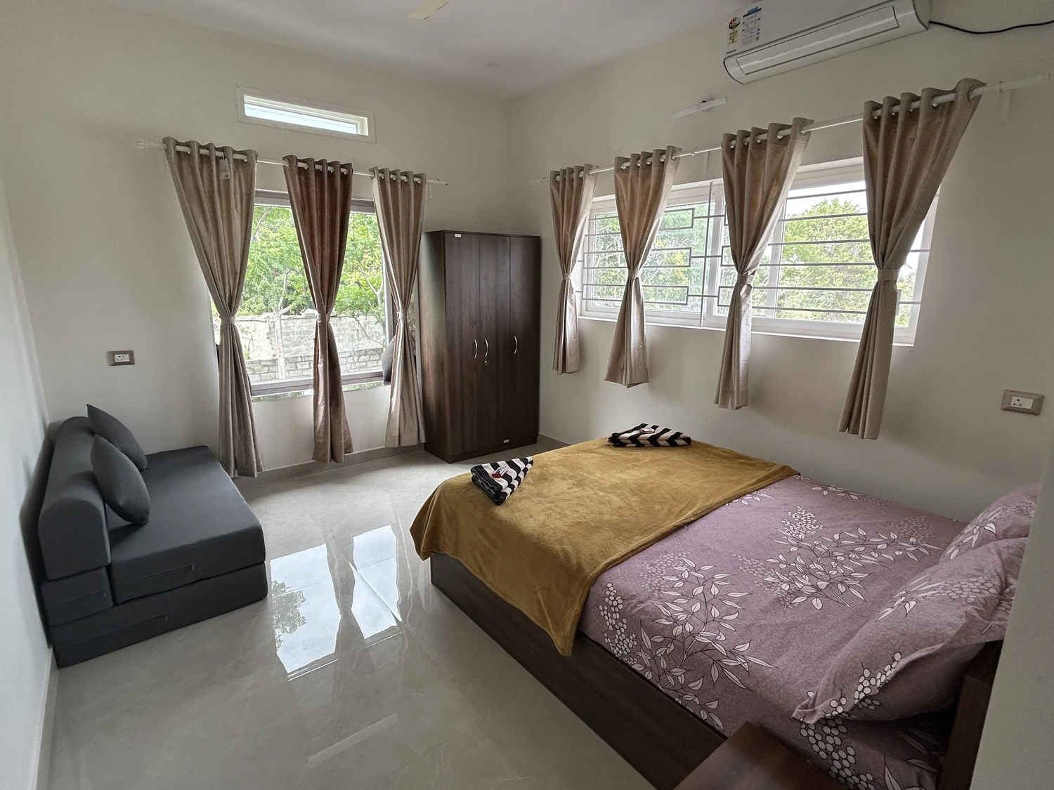 Hillview Room - Glenville Villa