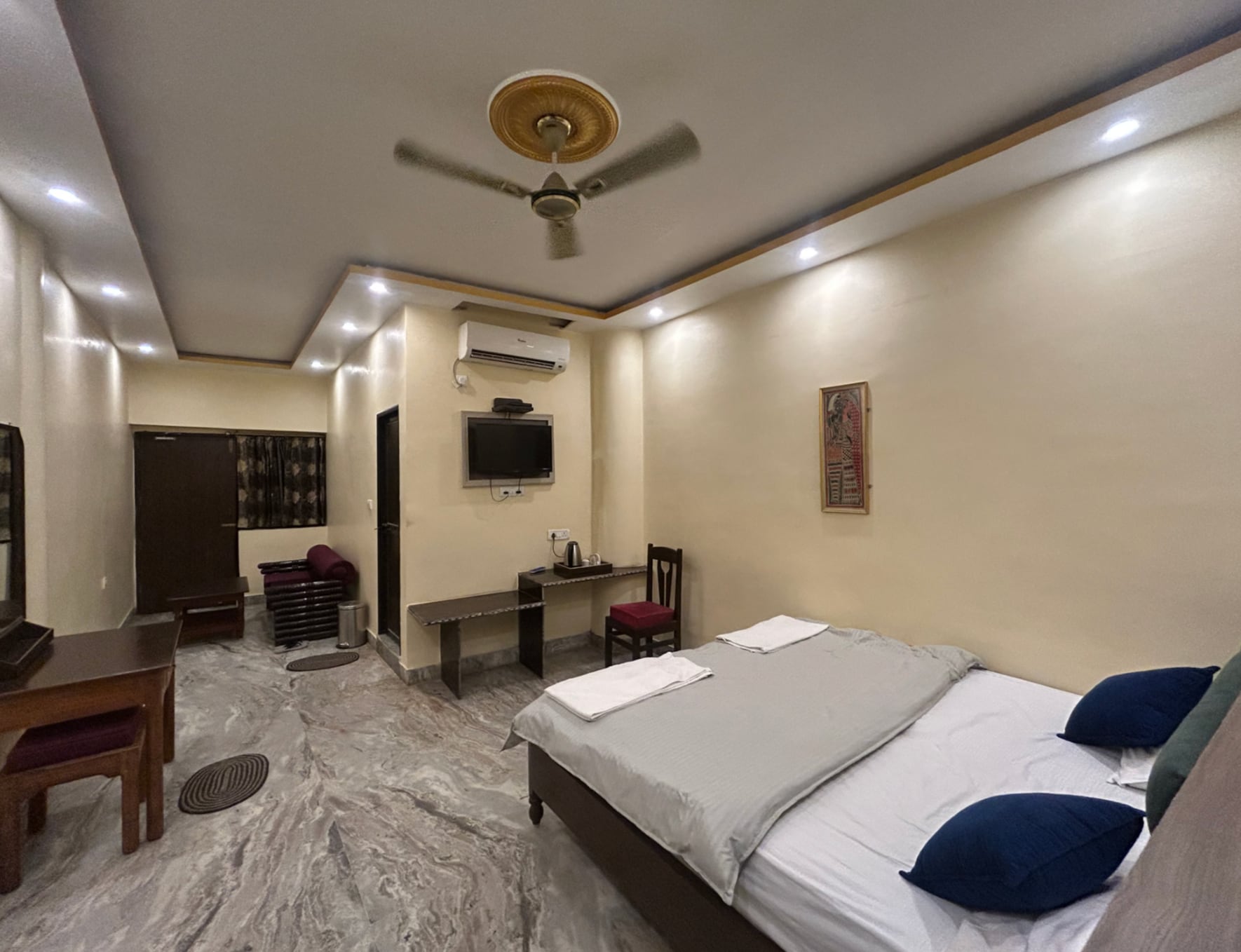 Mahamaya Palace Hotel & Conference Center - Tap to explore photos