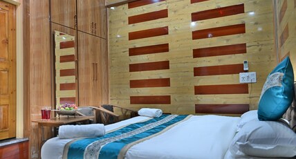 Aasariya Hotel and Restaurant Room Type - Deluxe Room
