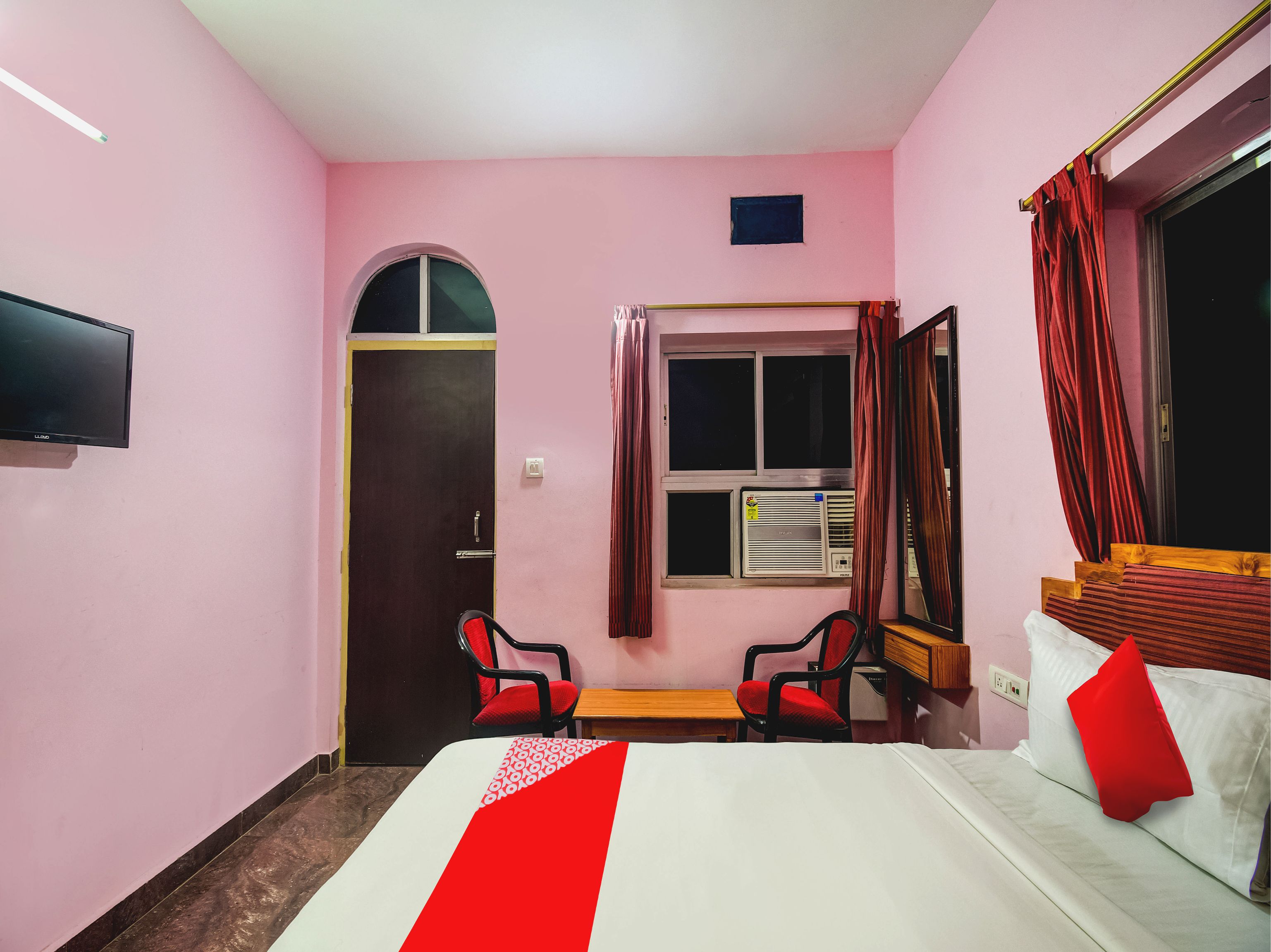 Hotel O Kolkata Palace - Tap to explore photos