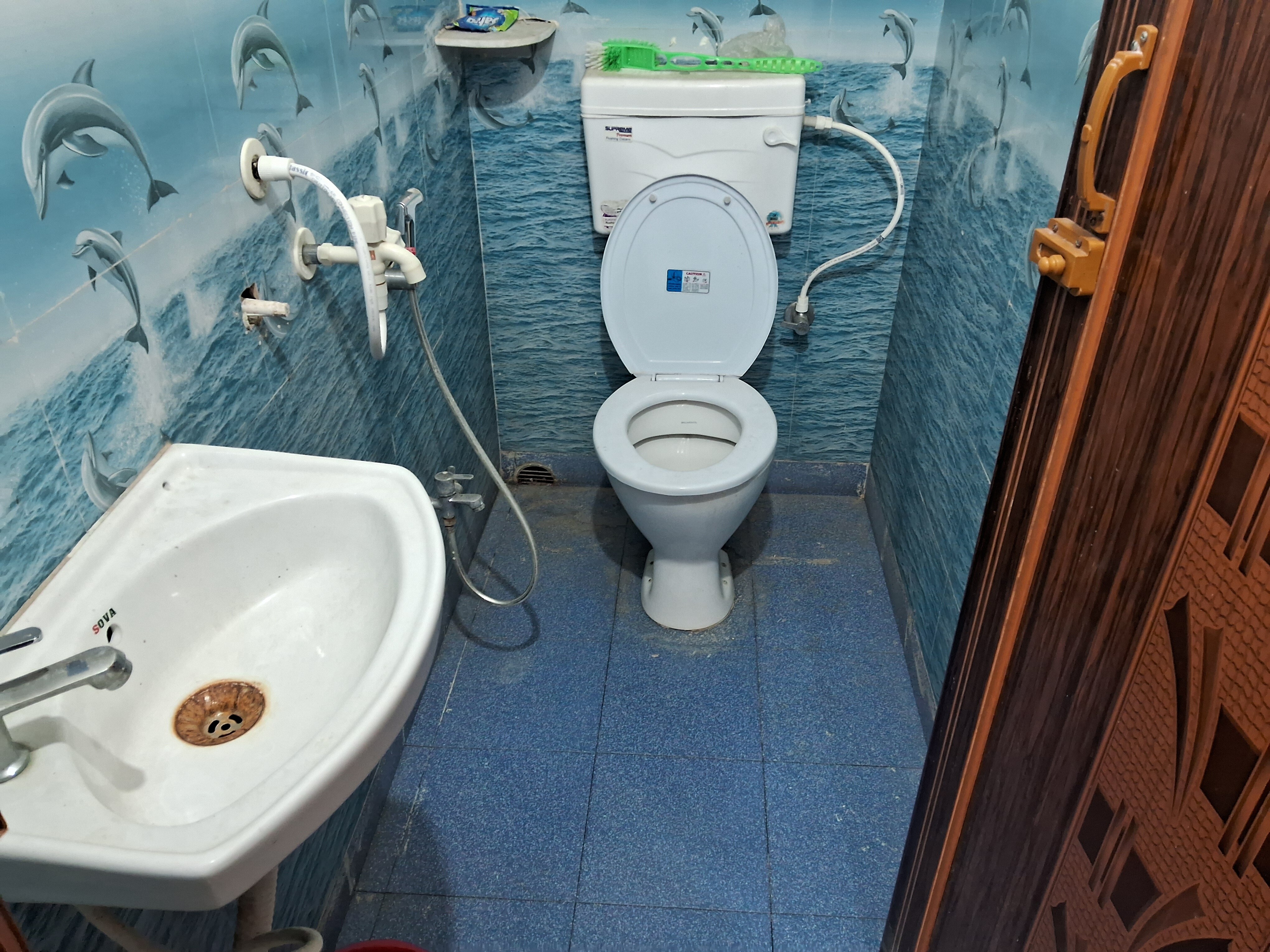 Room in Central Kolkata - Tap to explore photos